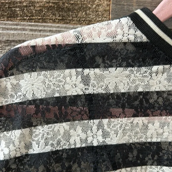Zara Black and White Stripe Floral Lace Semi Sheer Top Size Small - Picture 2 of 8